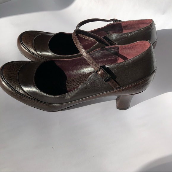 Via Spiga finely crafted Italian leather pump w/ ankle strap. Brown. Mary Jane. - Picture 10 of 14